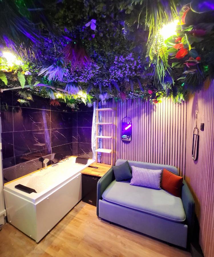 Jungle House Avec Jacuzzi A 10 Min De Disneyland -Taille Chambre- Conde-Sainte-Libiaire Exterior photo