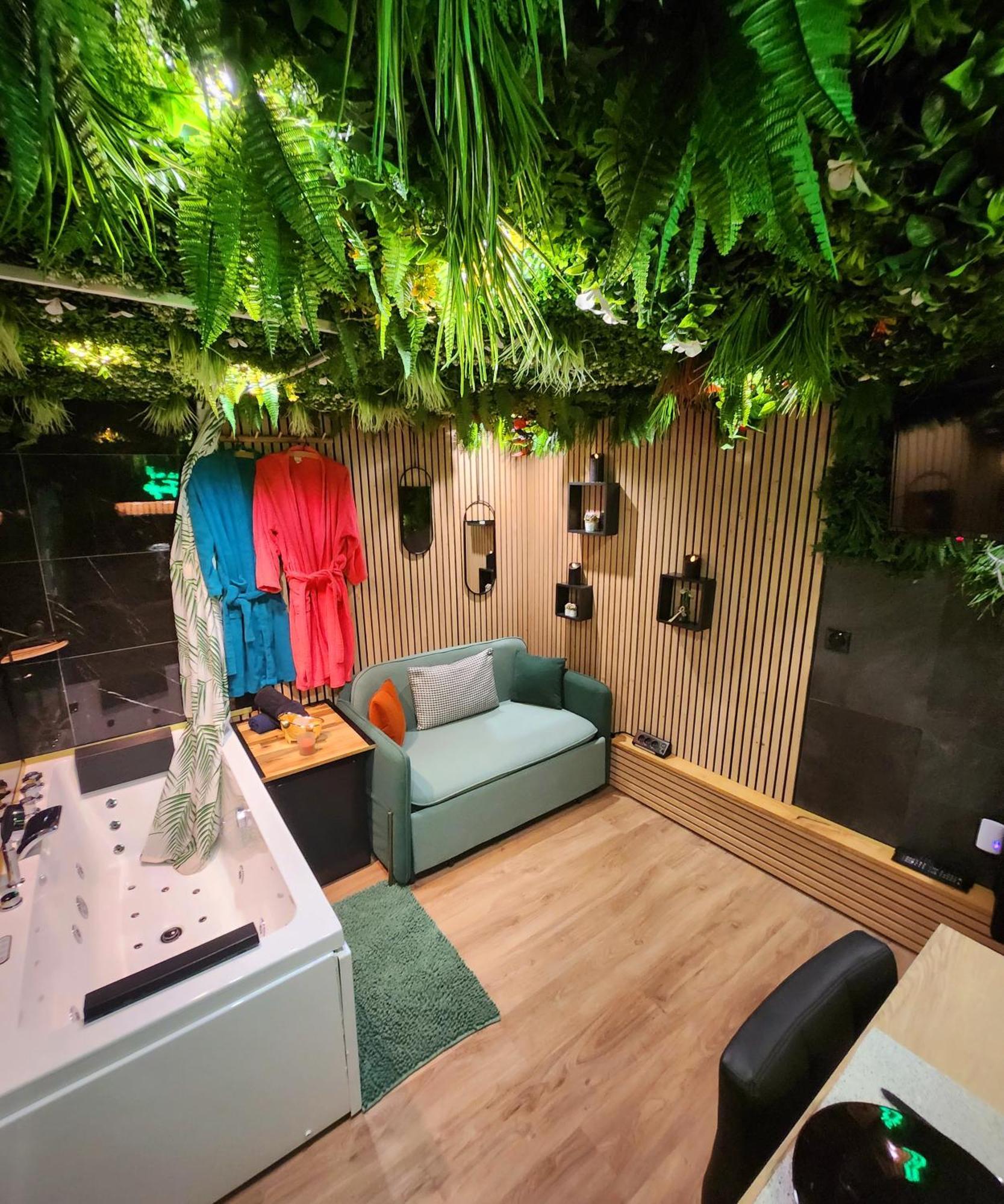 Jungle House Avec Jacuzzi A 10 Min De Disneyland -Taille Chambre- Conde-Sainte-Libiaire Exterior photo